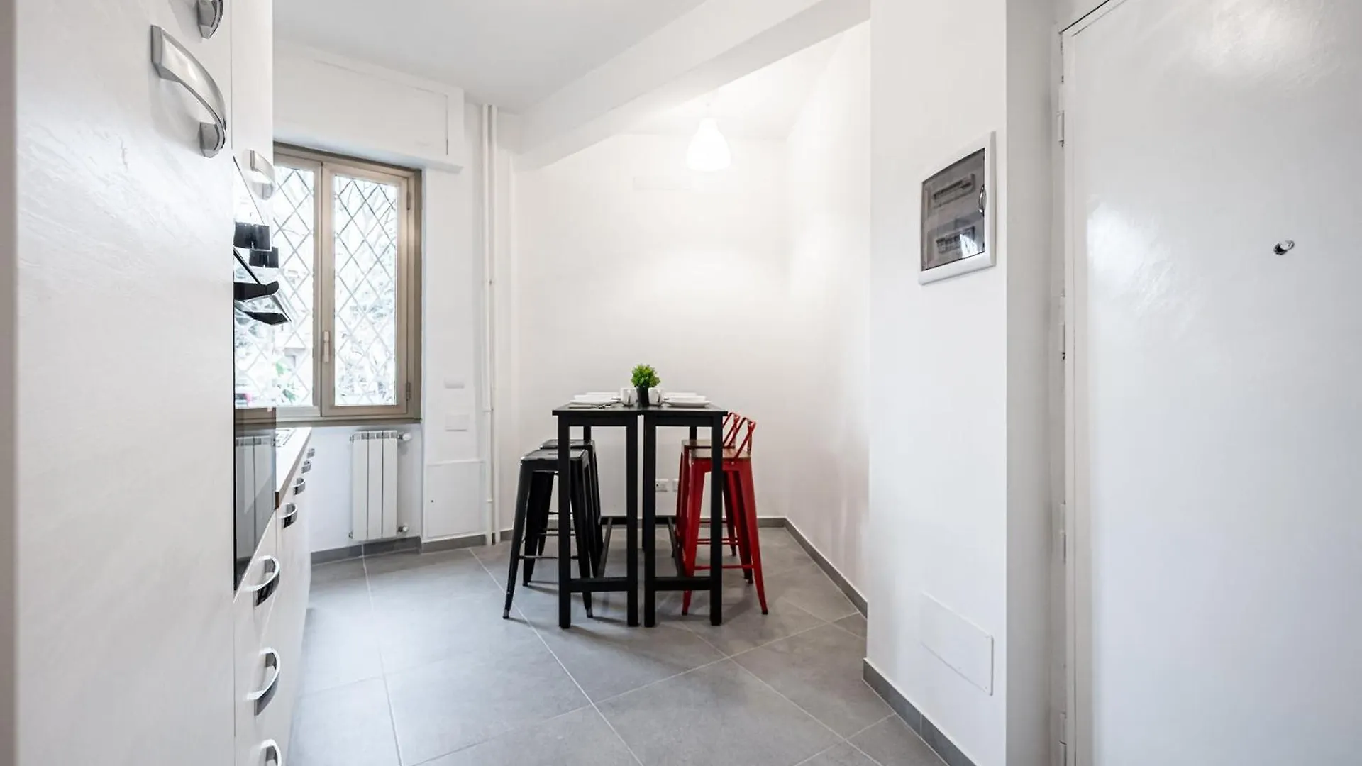 Marconi Charme Rooms & Suites - 2 Min Metro Marconi - 15 Min Colosseo - A-C & Wifi Rome Guest house