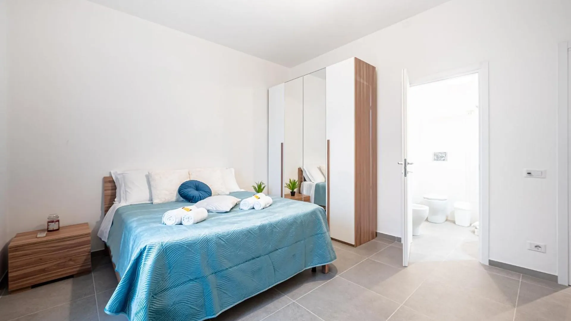 Marconi Charme Rooms & Suites - 2 Min Metro Marconi - 15 Min Colosseo - A-C & Wifi ローマ