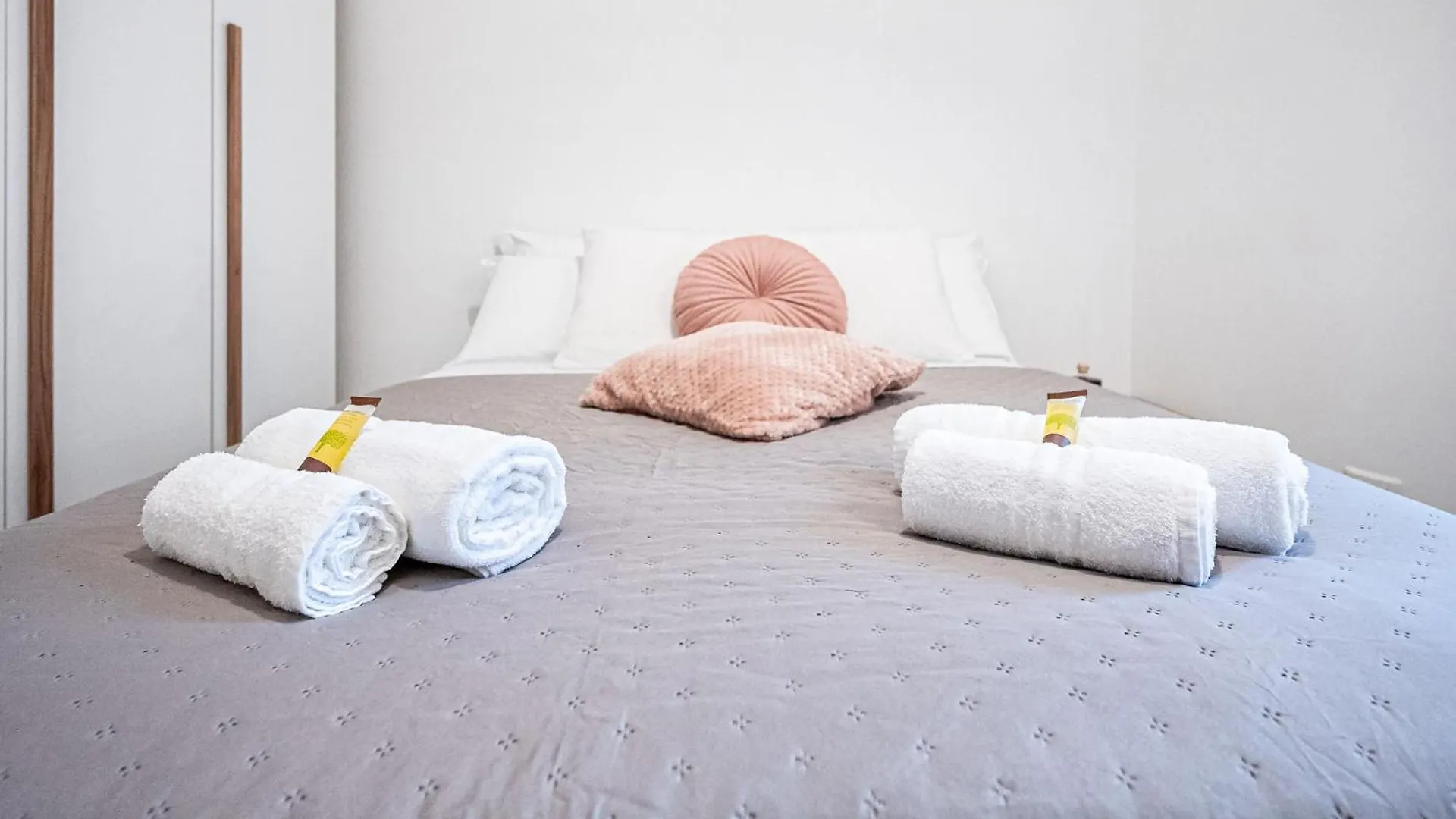 ゲストハウス Marconi Charme Rooms & Suites - 2 Min Metro Marconi - 15 Min Colosseo - A-C & Wifi ローマ