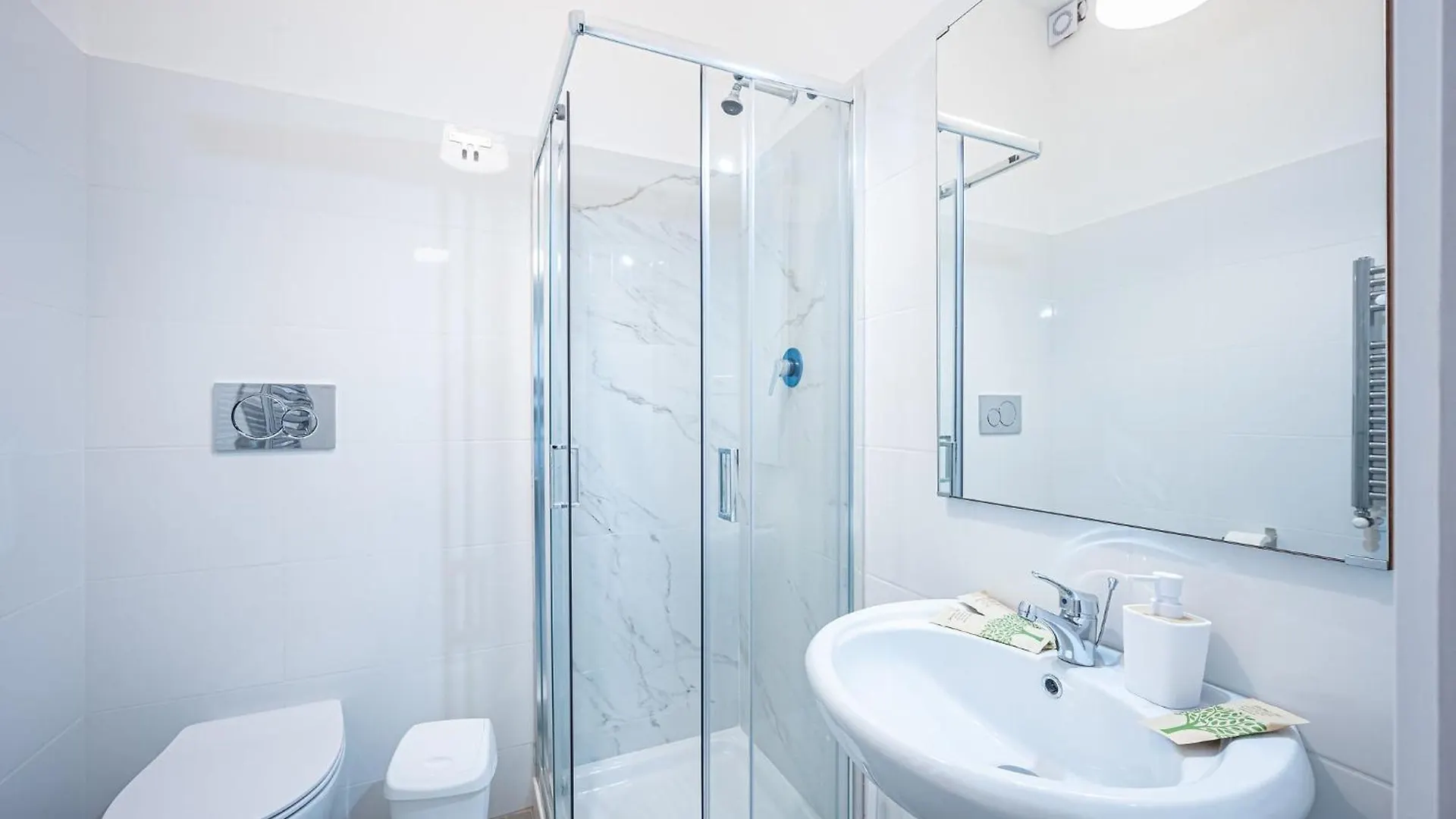 Marconi Charme Rooms & Suites - 2 Min Metro Marconi - 15 Min Colosseo - A-C & Wifi ローマ 0*,  イタリア