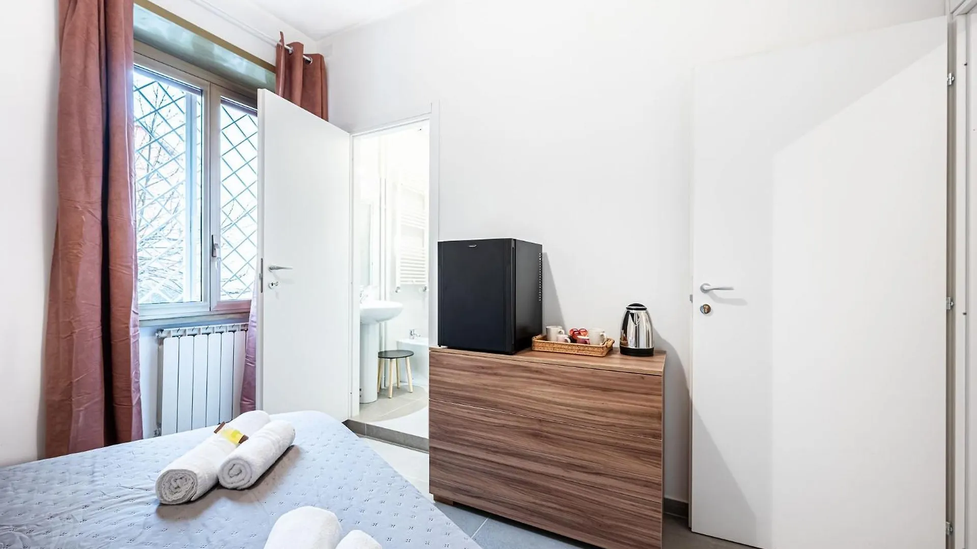 ゲストハウス Marconi Charme Rooms & Suites - 2 Min Metro Marconi - 15 Min Colosseo - A-C & Wifi ローマ
