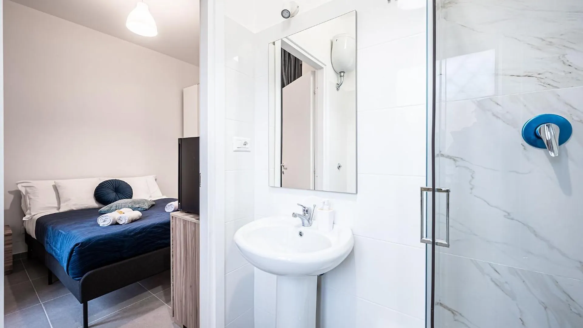 ゲストハウス Marconi Charme Rooms & Suites - 2 Min Metro Marconi - 15 Min Colosseo - A-C & Wifi ローマ イタリア
