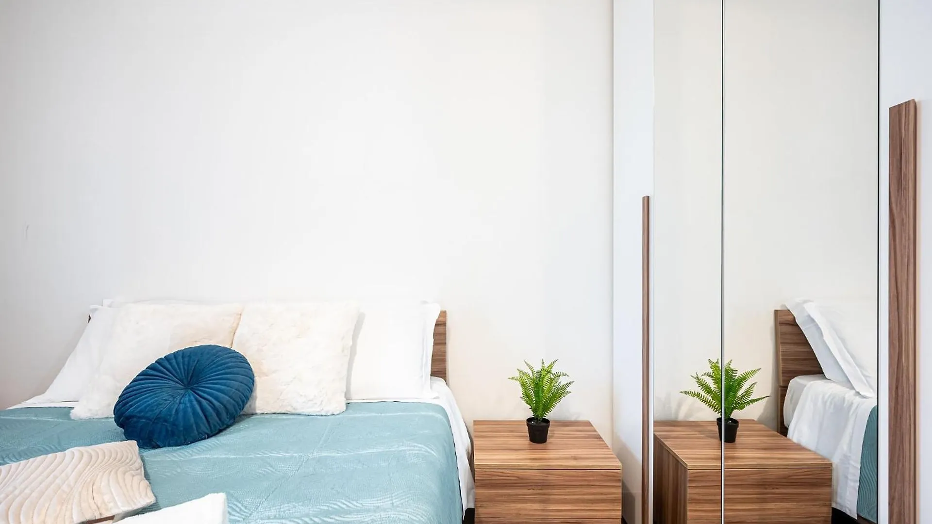 Marconi Charme Rooms & Suites - 2 Min Metro Marconi - 15 Min Colosseo - A-C & Wifi ローマ ゲストハウス