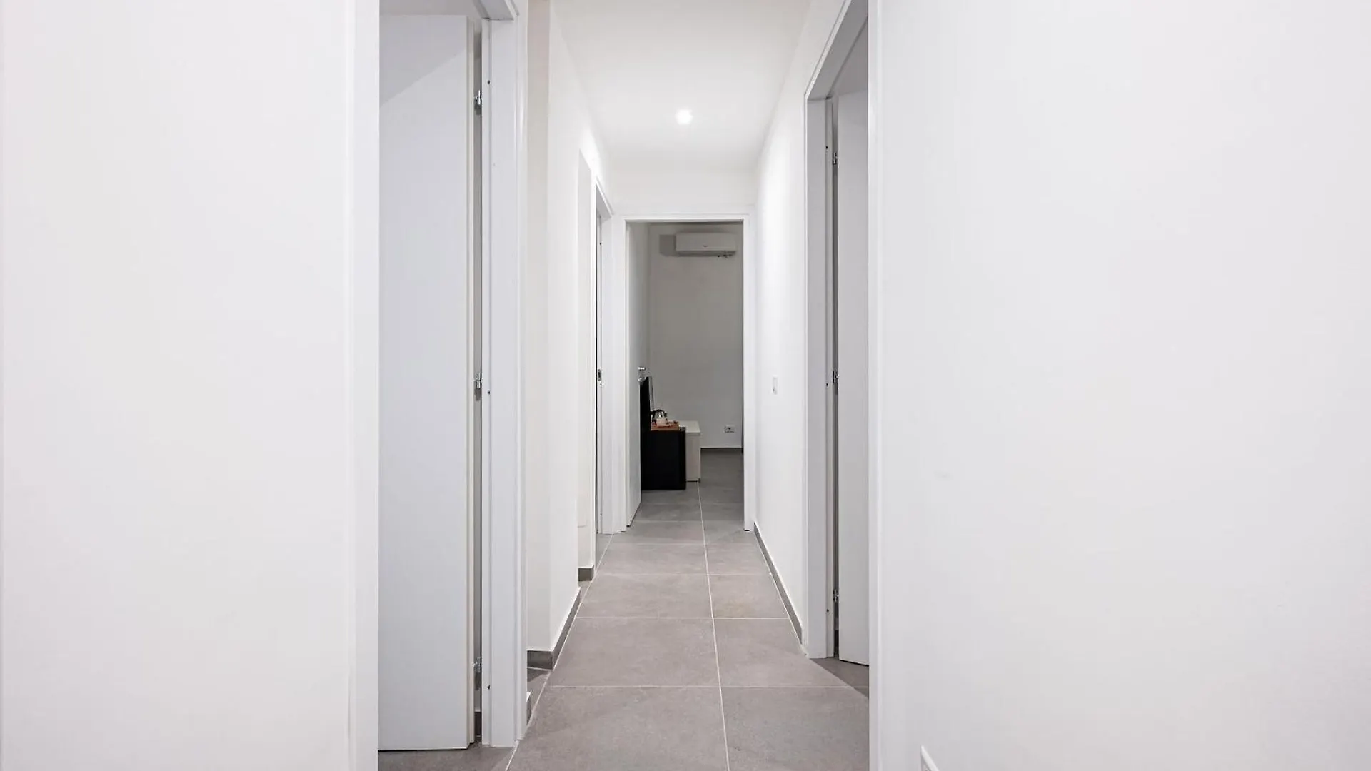 Marconi Charme Rooms & Suites - 2 Min Metro Marconi - 15 Min Colosseo - A-C & Wifi ローマ ゲストハウス