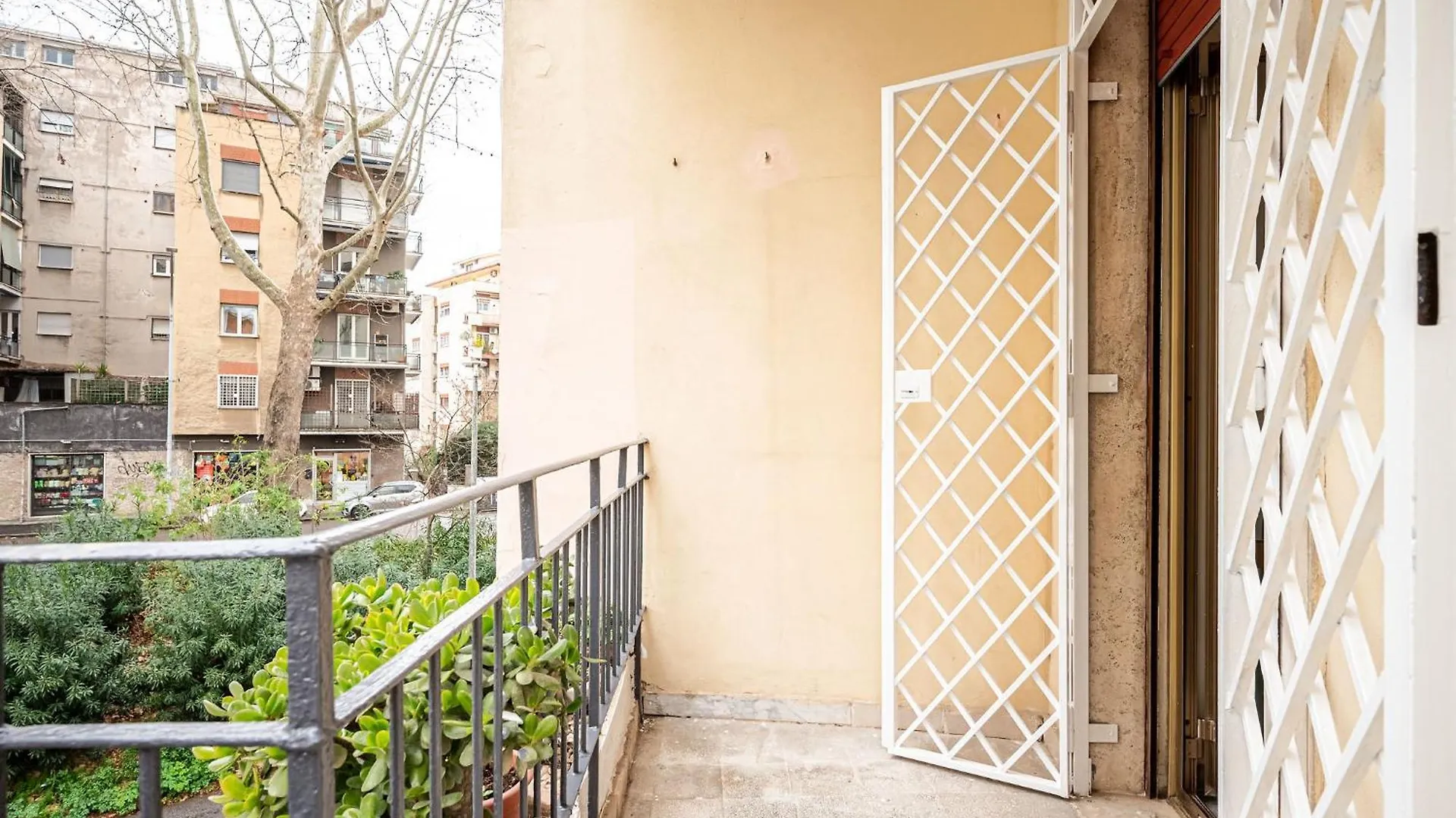 Marconi Charme Rooms & Suites - 2 Min Metro Marconi - 15 Min Colosseo - A-C & Wifi Rome