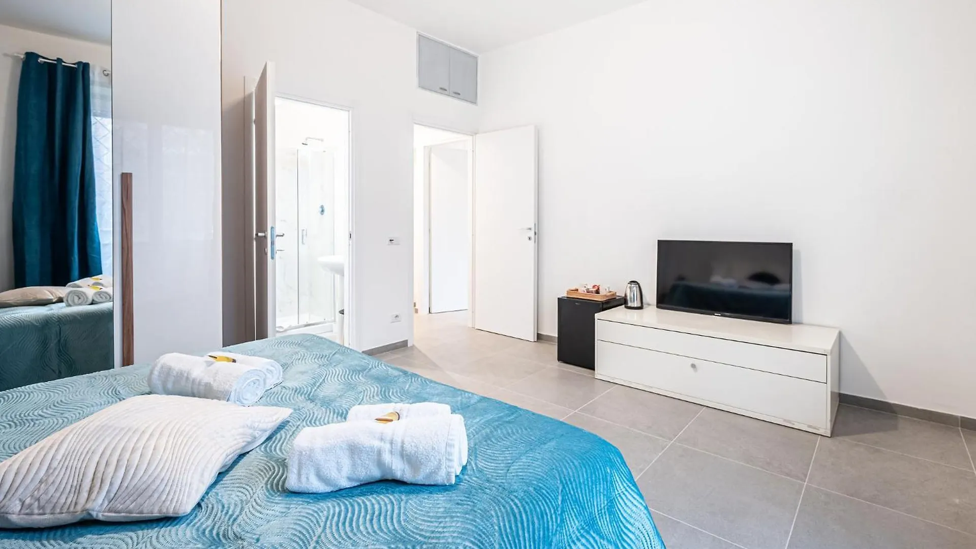 Marconi Charme Rooms & Suites - 2 Min Metro Marconi - 15 Min Colosseo - A-C & Wifi ローマ イタリア