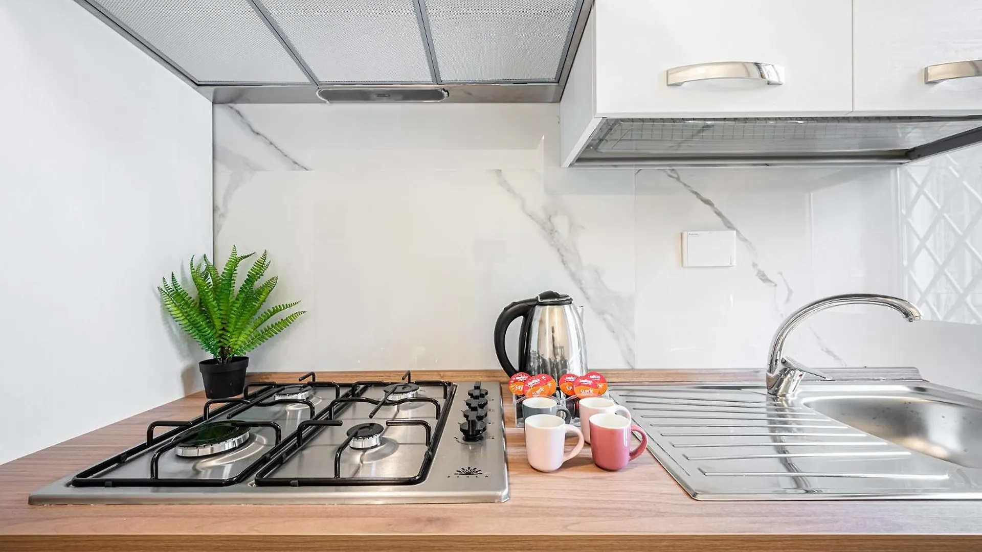 Marconi Charme Rooms & Suites - 2 Min Metro Marconi - 15 Min Colosseo - A-C & Wifi ローマ 0*,