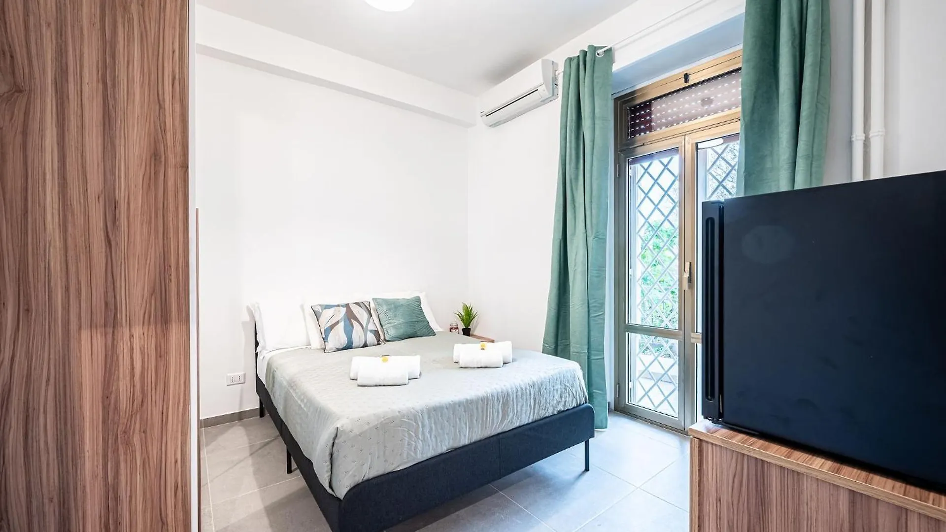 Marconi Charme Rooms & Suites - 2 Min Metro Marconi - 15 Min Colosseo - A-C & Wifi ローマ イタリア