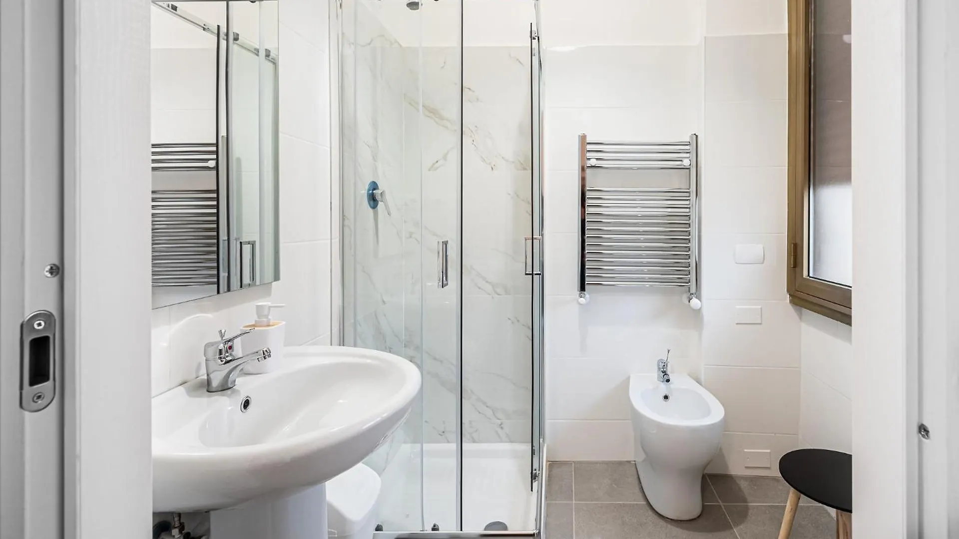 ゲストハウス Marconi Charme Rooms & Suites - 2 Min Metro Marconi - 15 Min Colosseo - A-C & Wifi ローマ